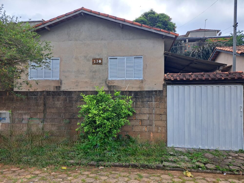 Casa para alugar com 3 quartos, 54m² - Foto 1