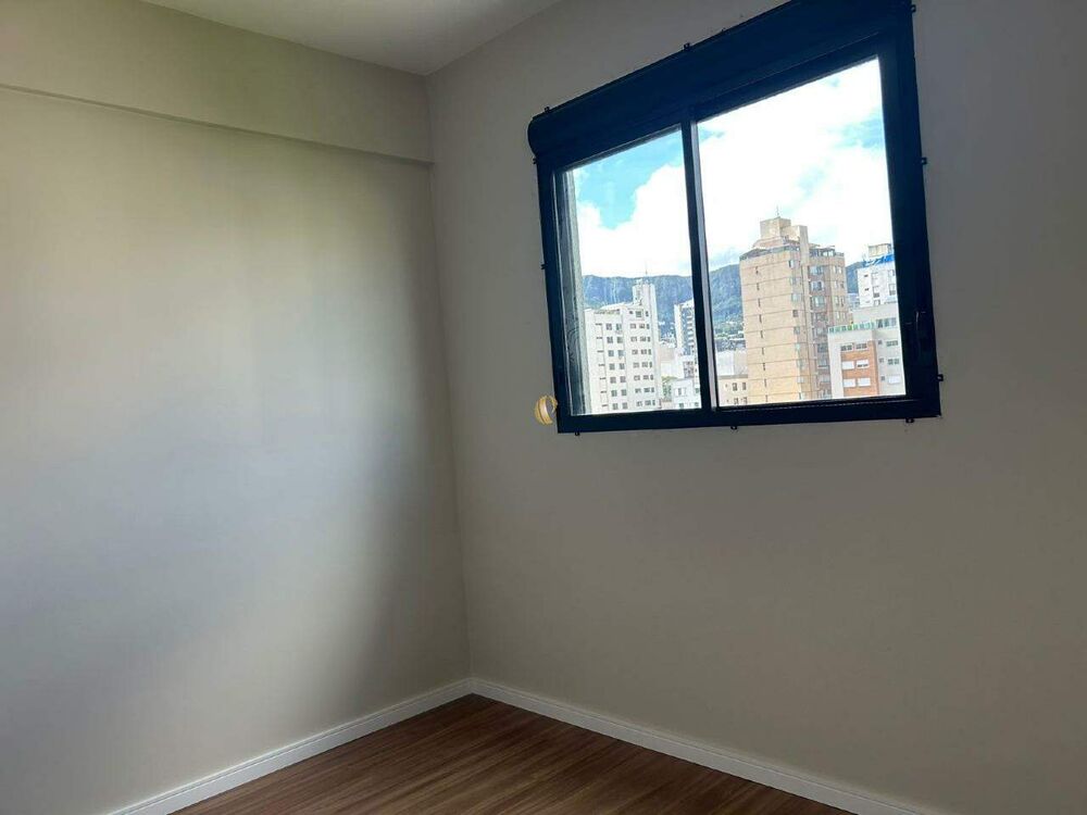 Apartamento à venda com 2 quartos, 64m² - Foto 2