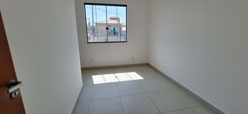 Casa à venda com 3 quartos, 90m² - Foto 1