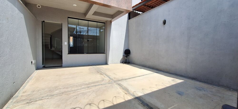 Casa à venda com 3 quartos, 90m² - Foto 4
