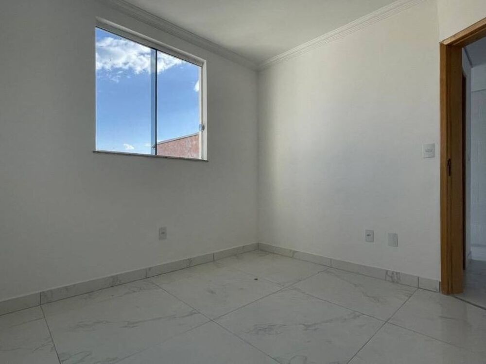 Casa à venda com 4 quartos, 105m² - Foto 3