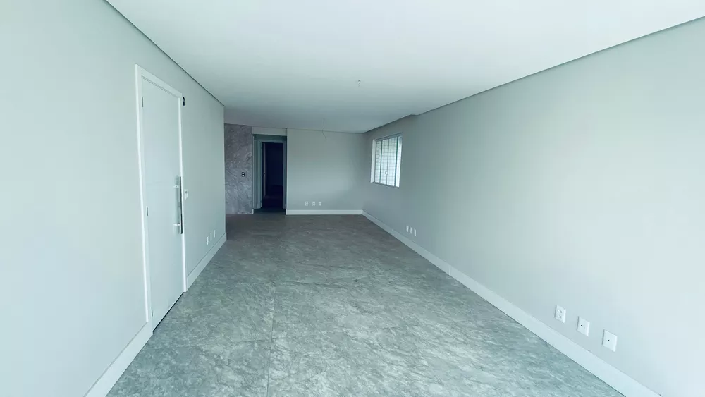 Apartamento à venda com 4 quartos, 139m² - Foto 4