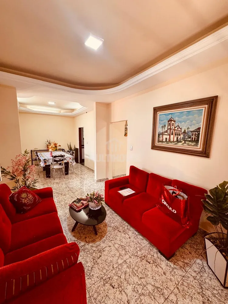 Casa, 3 quartos, 246 m² - Foto 1