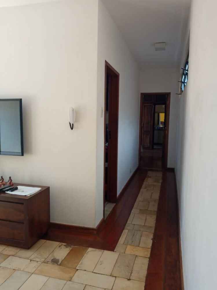 Casa à venda com 5 quartos, 190m² - Foto 3
