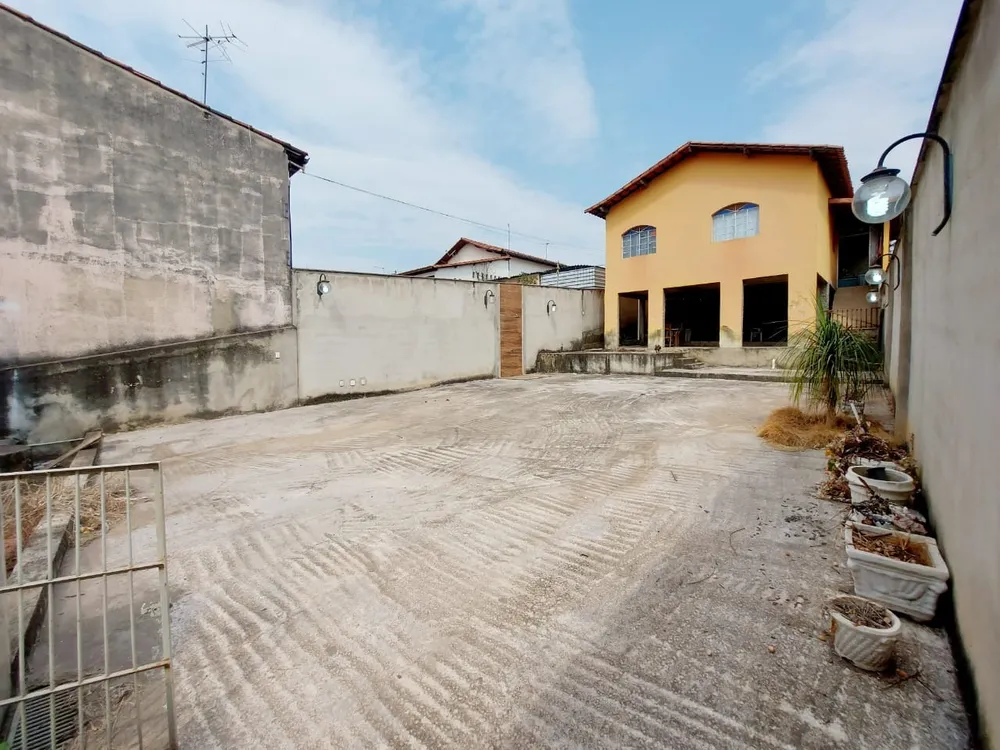 Casa, 4 quartos, 204 m² - Foto 1