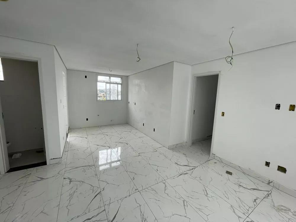 Apartamento à venda com 3 quartos, 75m² - Foto 2