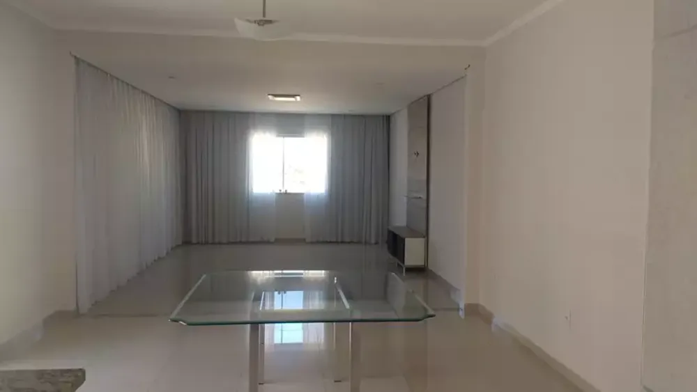 Casa, 4 quartos, 228 m² - Foto 1