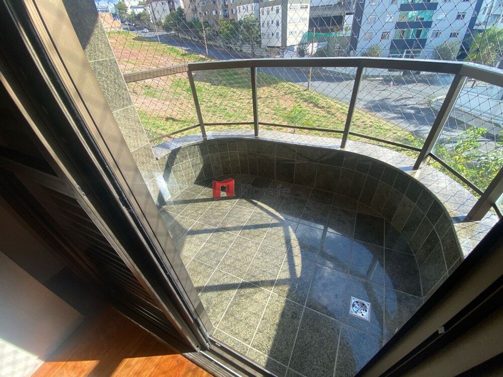 Apartamento para alugar com 4 quartos, 200m² - Foto 3