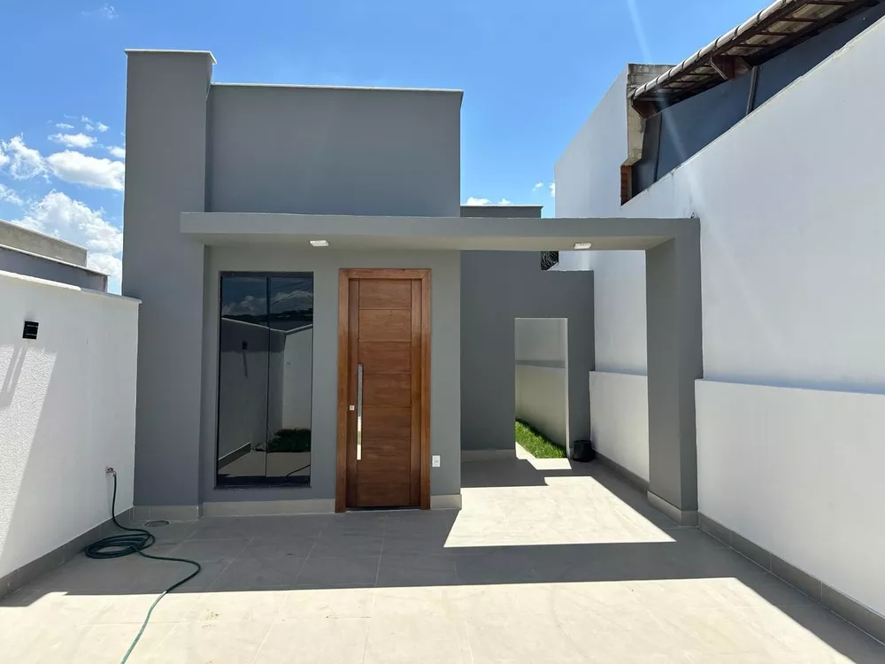 Casa à venda com 2 quartos, 70m² - Foto 1