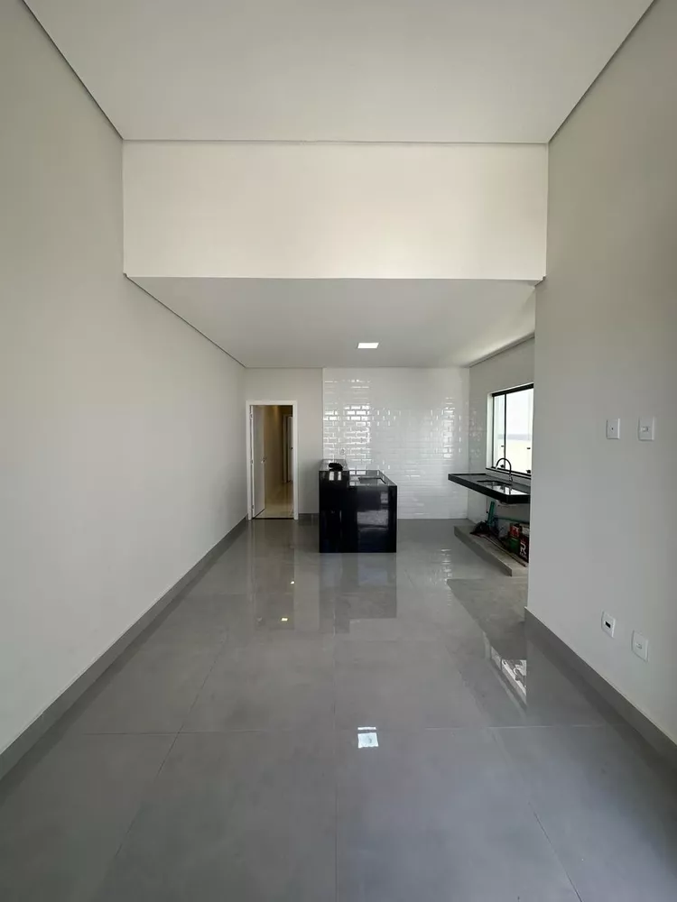 Casa à venda com 2 quartos, 70m² - Foto 3