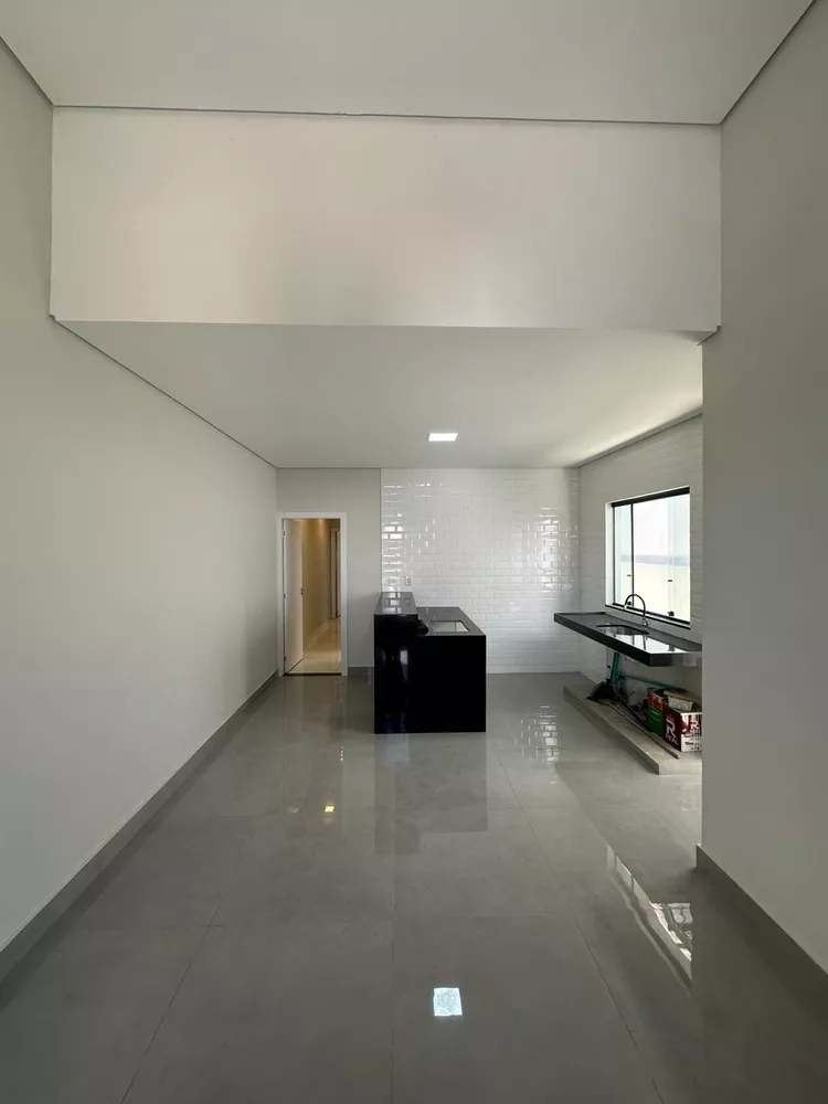 Casa à venda com 2 quartos, 70m² - Foto 2