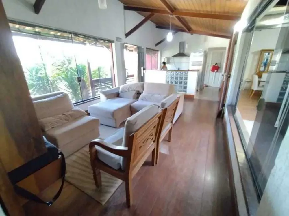 Casa à venda com 4 quartos, 300m² - Foto 1