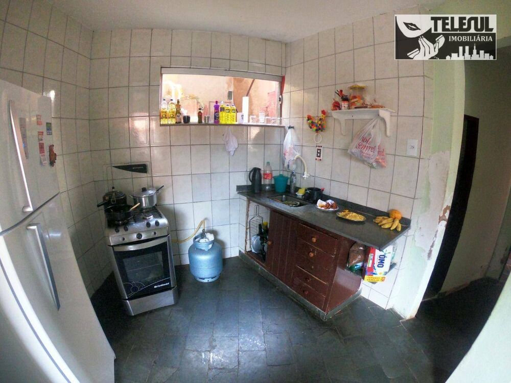 Casa à venda com 2 quartos, 169m² - Foto 2