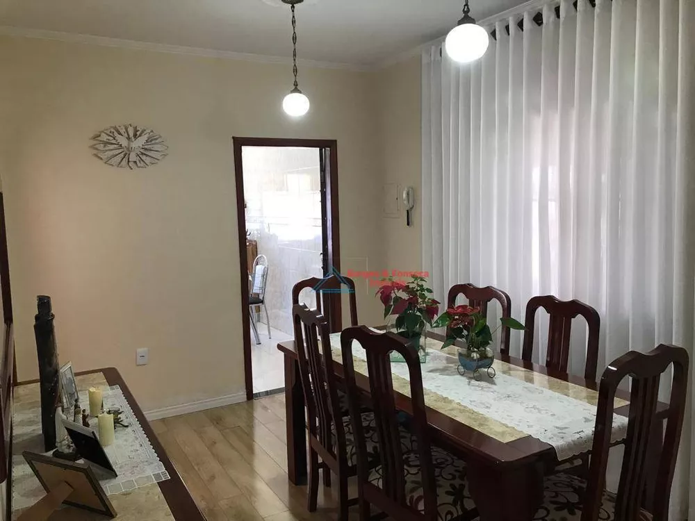 Casa à venda com 3 quartos, 220m² - Foto 11