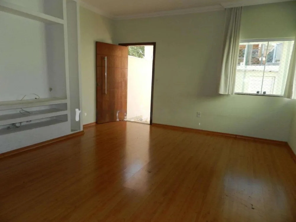 Casa, 4 quartos, 180 m² - Foto 2