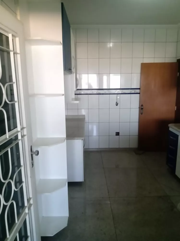 Apartamento à venda com 3 quartos, 184m² - Foto 3