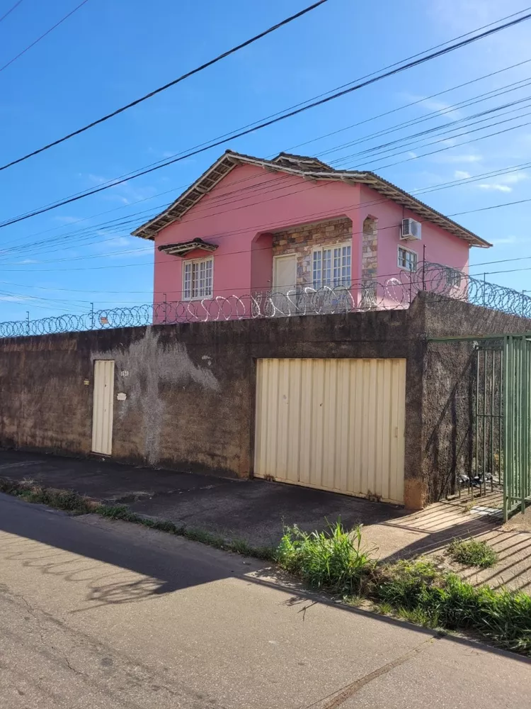 Casa à venda com 3 quartos, 360m² - Foto 1