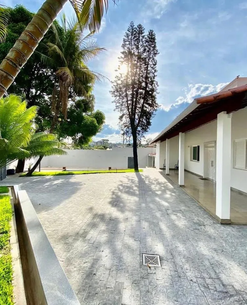 Casa, 5 quartos, 1300 m² - Foto 1