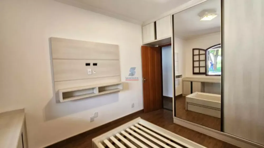 Casa, 4 quartos, 245 m² - Foto 1
