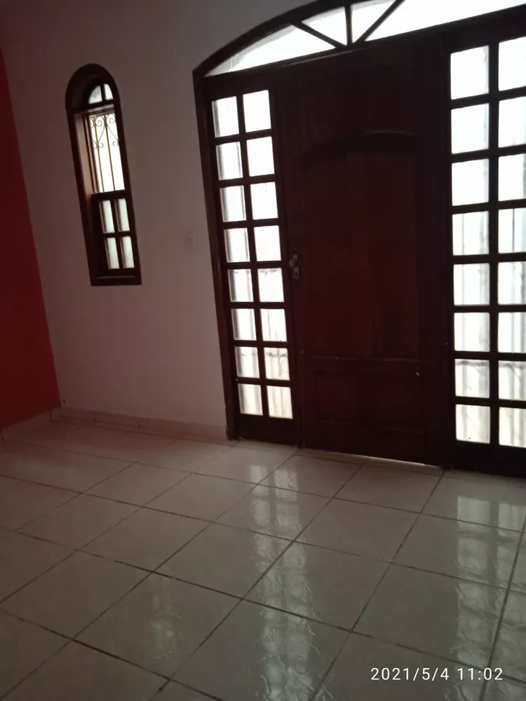 Casa à venda com 3 quartos, 200m² - Foto 1