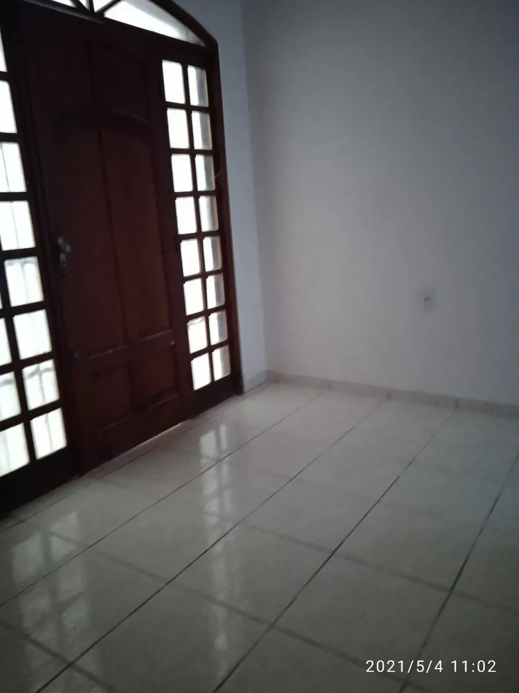 Casa à venda com 3 quartos, 200m² - Foto 3