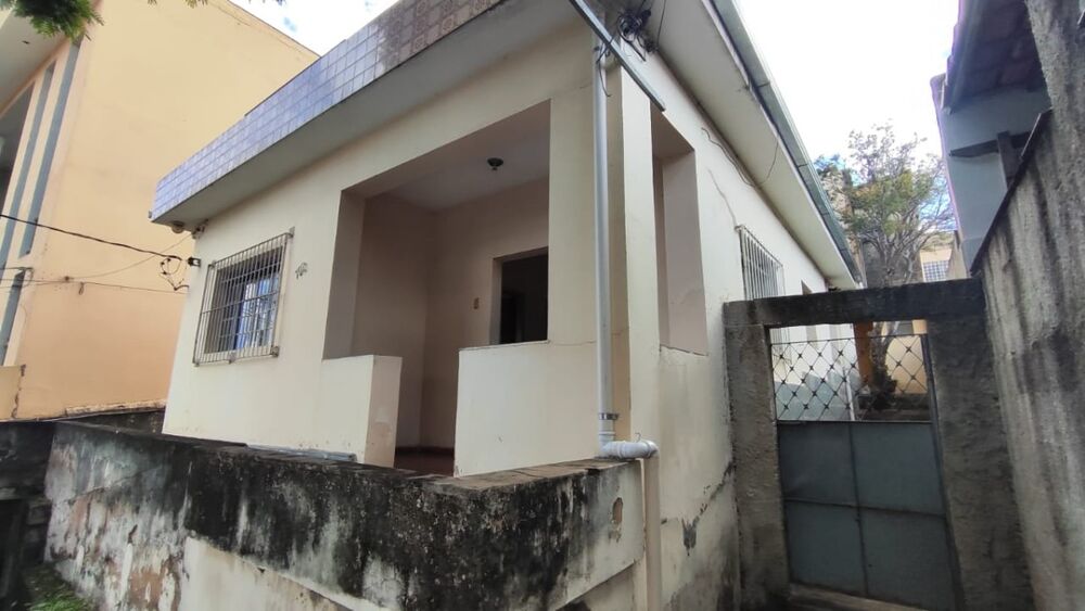 Casa à venda com 3 quartos, 228m² - Foto 2