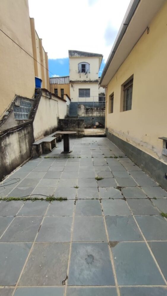 Casa à venda com 3 quartos, 228m² - Foto 3
