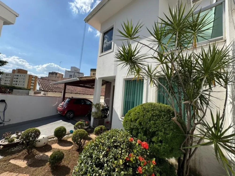 Casa, 3 quartos, 245 m² - Foto 1
