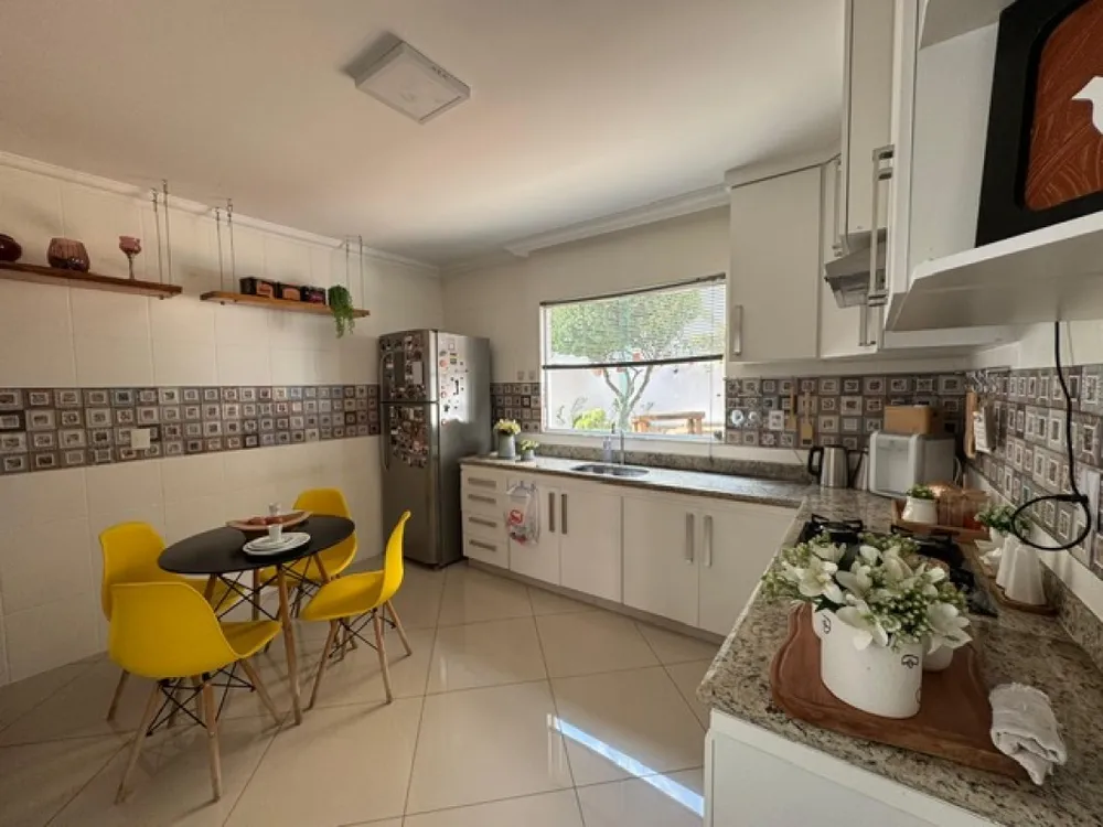 Casa, 3 quartos, 245 m² - Foto 4