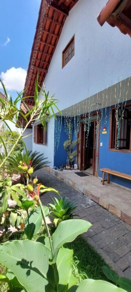 Casa à venda com 3 quartos, 360m² - Foto 1