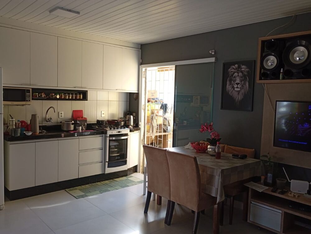 Casa à venda com 2 quartos, 160m² - Foto 2