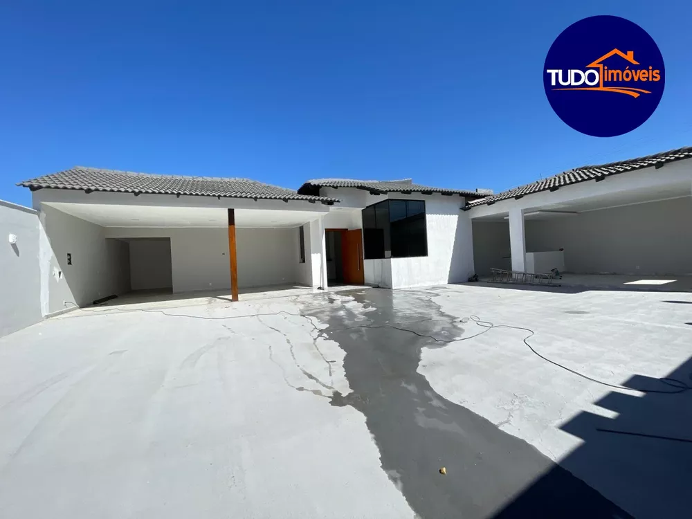 Casa à venda com 3 quartos, 202m² - Foto 1