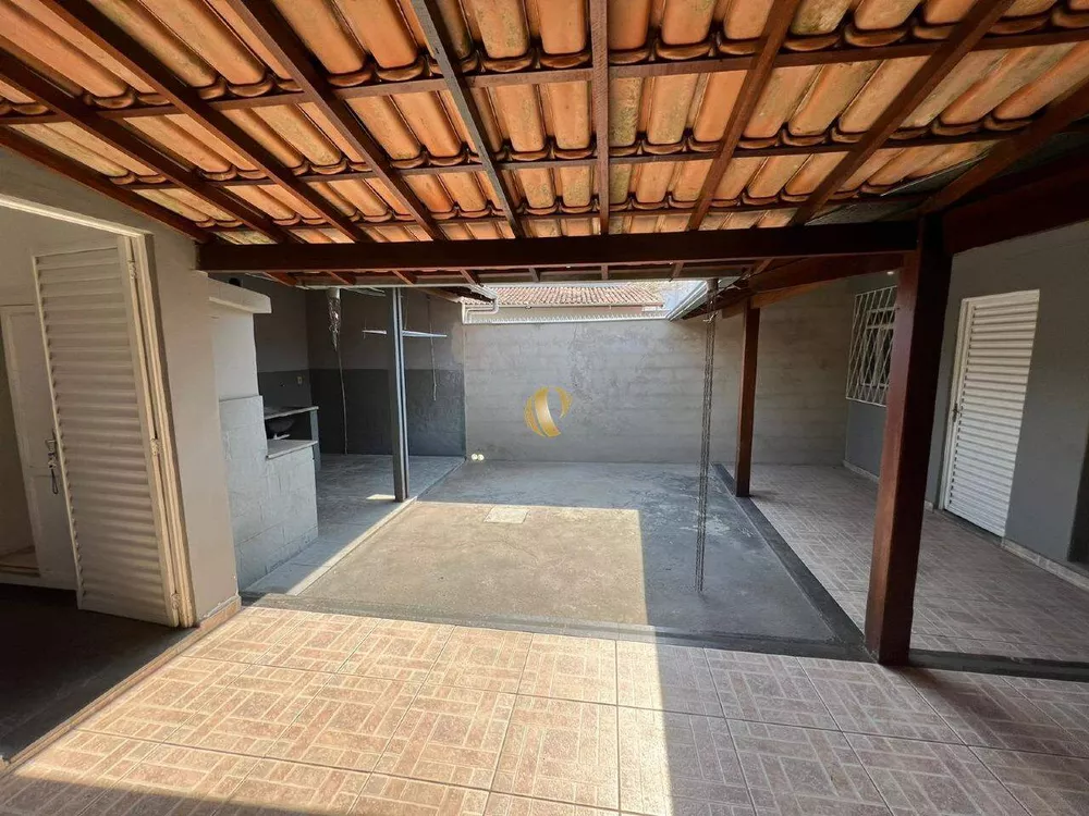 Casa para alugar com 8 quartos, 155m² - Foto 1