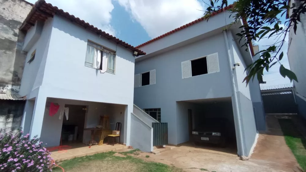 Casa à venda com 3 quartos, 360m² - Foto 1