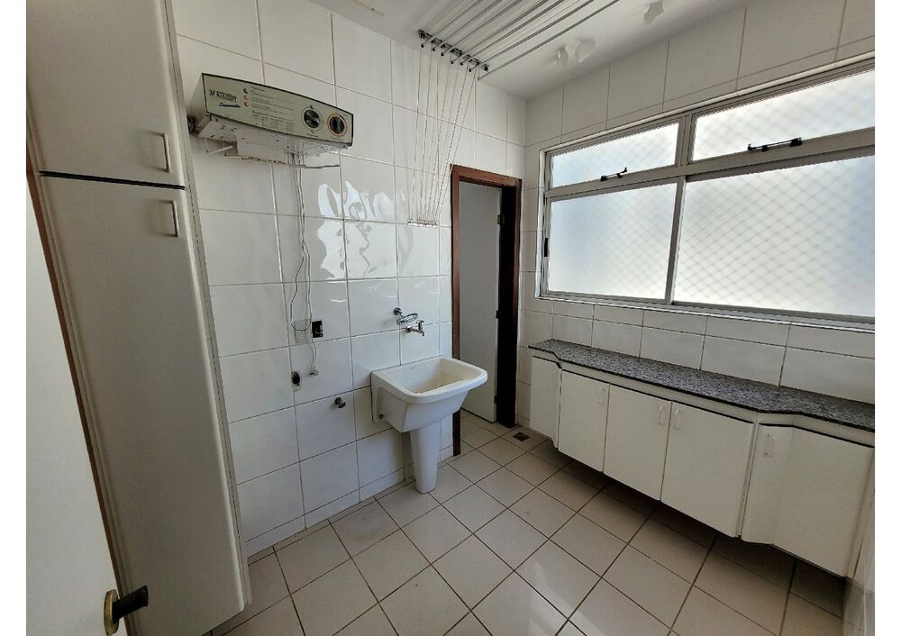 Apartamento para alugar com 4 quartos, 130m² - Foto 2