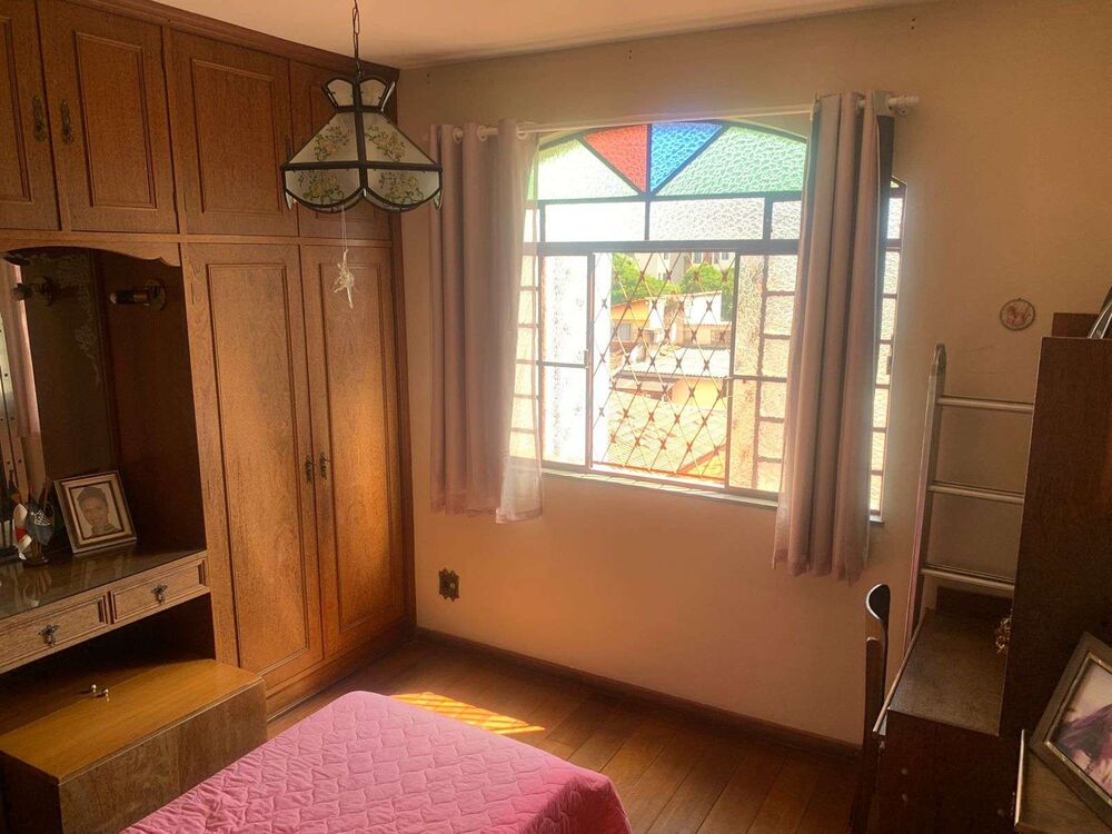 Casa à venda com 4 quartos, 330m² - Foto 2