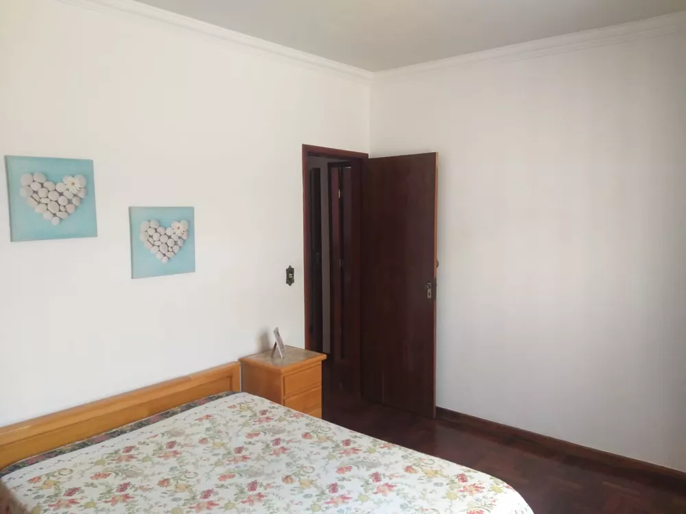 Casa à venda com 6 quartos, 325m² - Foto 11