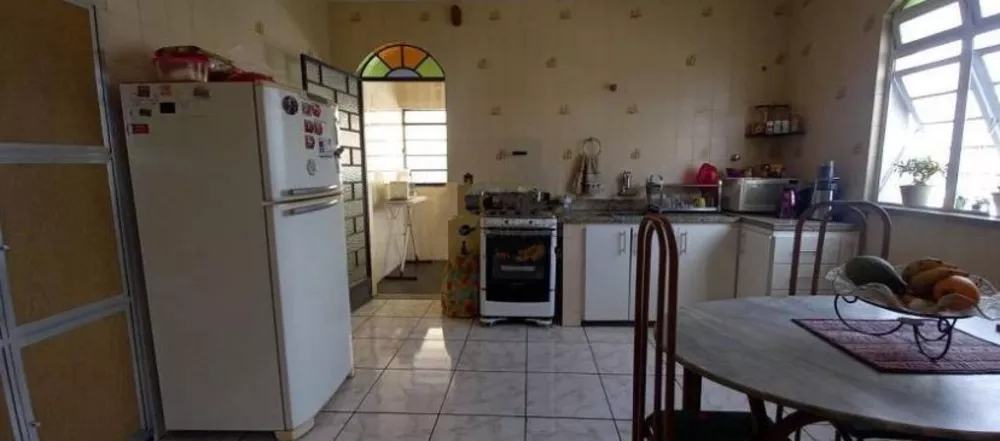 Casa à venda com 6 quartos, 325m² - Foto 9