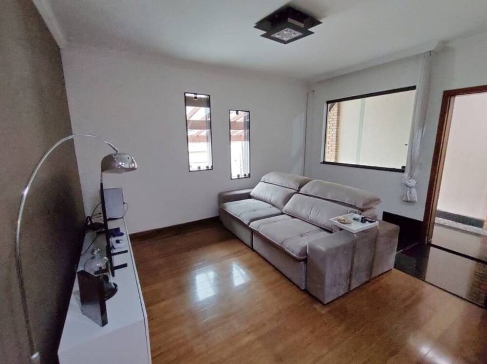Casa à venda com 3 quartos, 108m² - Foto 1