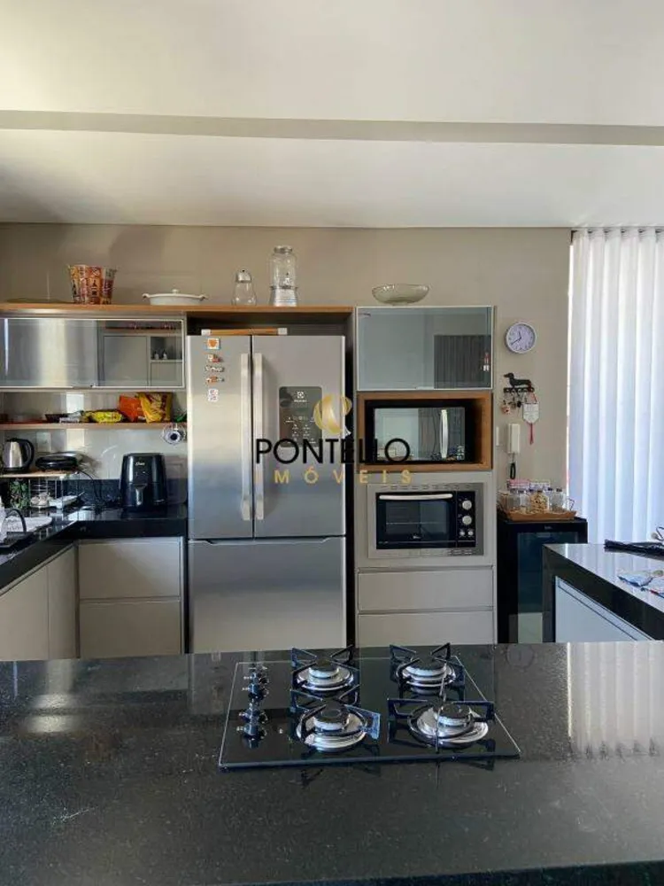 Casa, 3 quartos, 217 m² - Foto 4