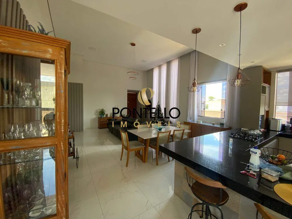 Casa, 3 quartos, 217 m² - Foto 3