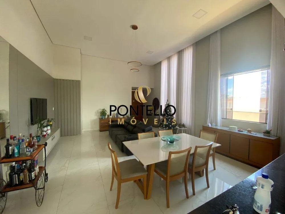 Casa, 3 quartos, 217 m² - Foto 2