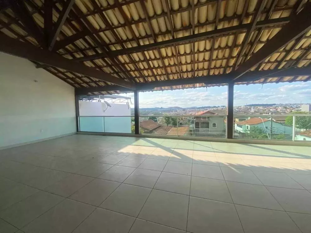 Casa à venda com 6 quartos, 286m² - Foto 2