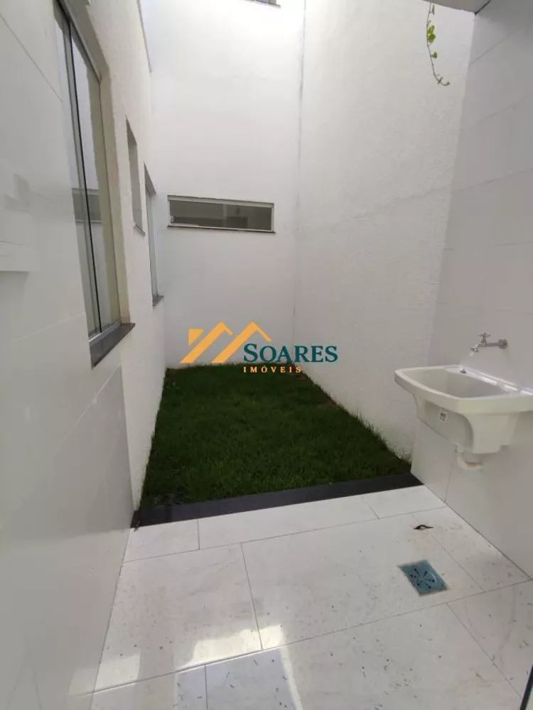 Casa à venda com 2 quartos, 60m² - Foto 1