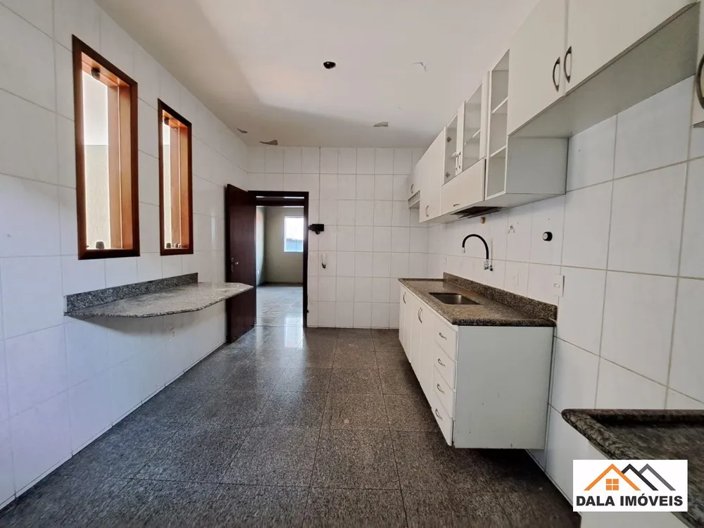 Casa, 4 quartos, 286 m² - Foto 2