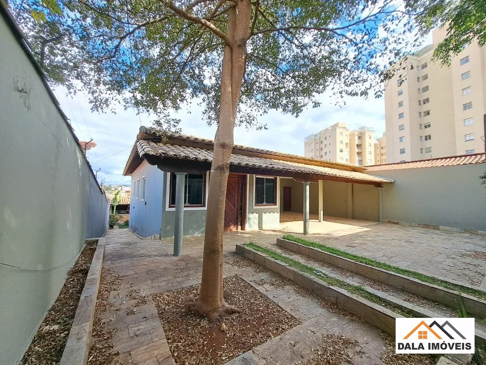 Casa, 4 quartos, 286 m² - Foto 1
