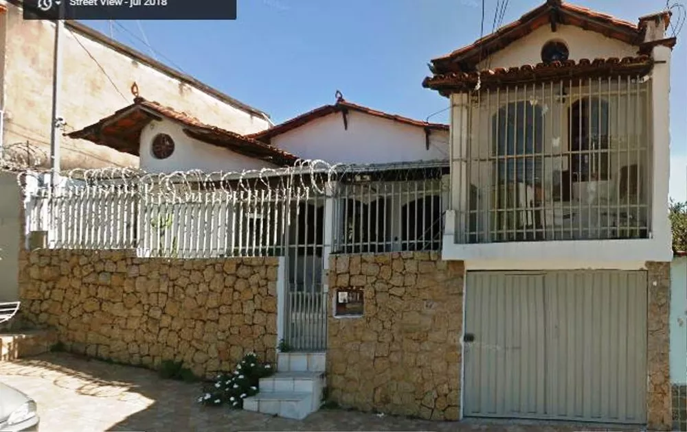 Casa à venda com 3 quartos, 300m² - Foto 2