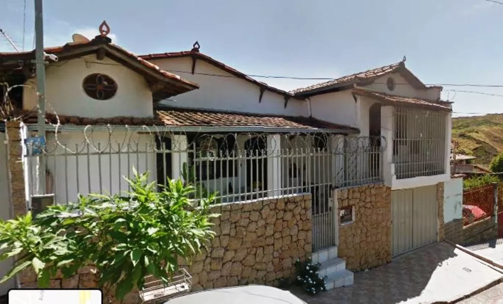 Casa à venda com 3 quartos, 300m² - Foto 1