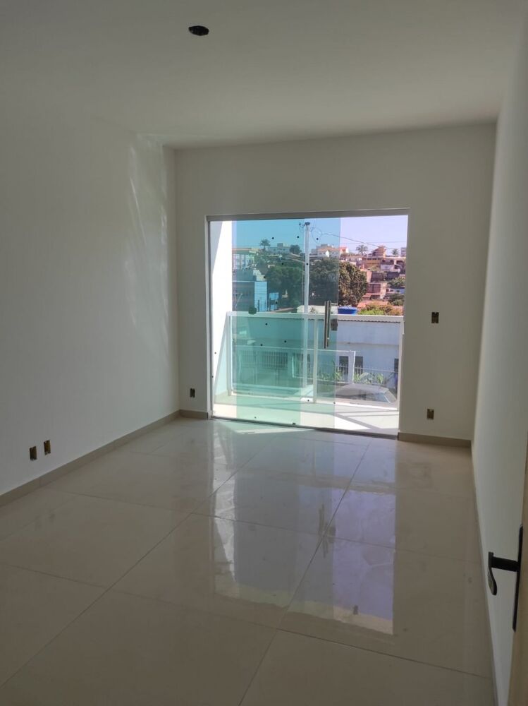 Casa à venda com 2 quartos, 360m² - Foto 2