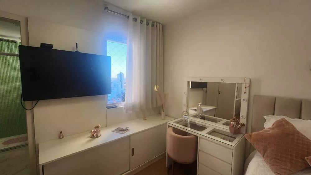 Apartamento à venda com 4 quartos, 142m² - Foto 2